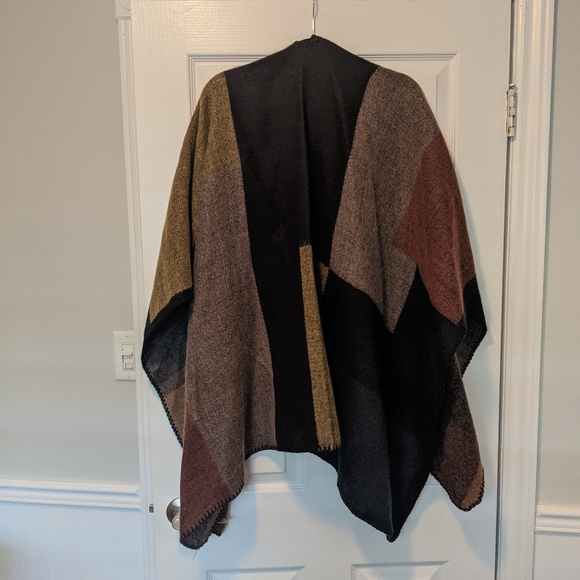 Poncho - Picture 2 of 3
